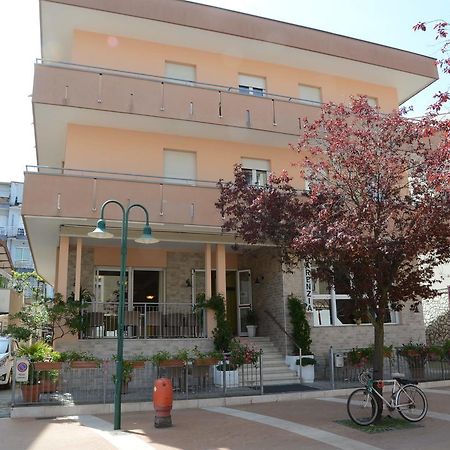קאטוליקה Albergo Larenzia מראה חיצוני תמונה