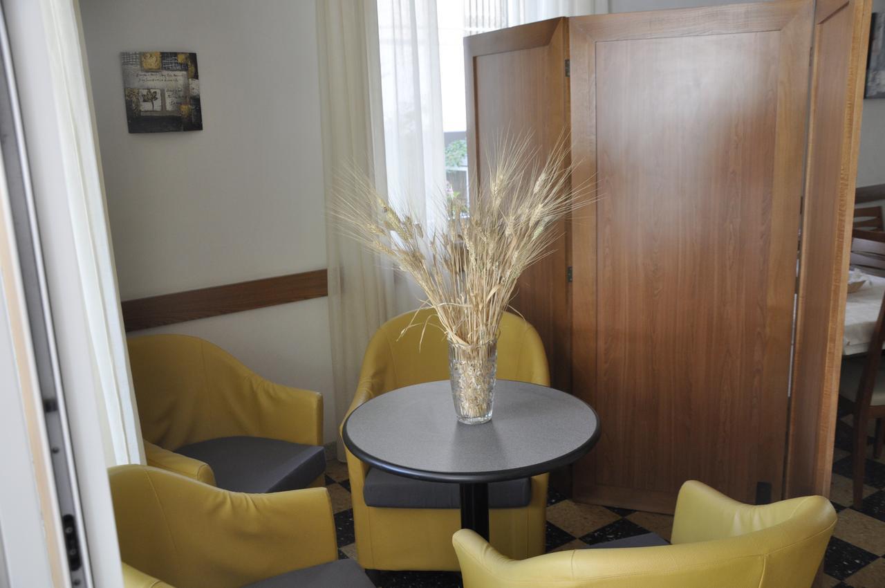 קאטוליקה Albergo Larenzia מראה חיצוני תמונה