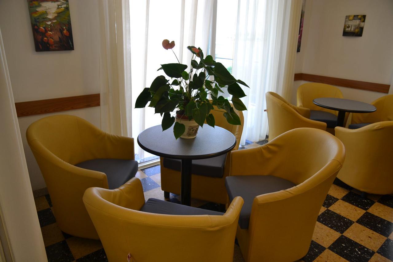 קאטוליקה Albergo Larenzia מראה חיצוני תמונה