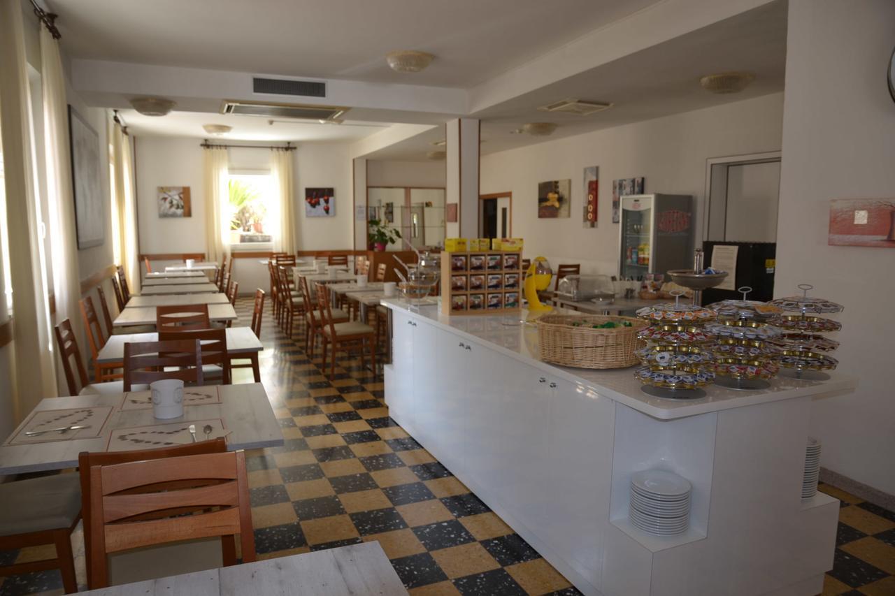 קאטוליקה Albergo Larenzia מראה חיצוני תמונה