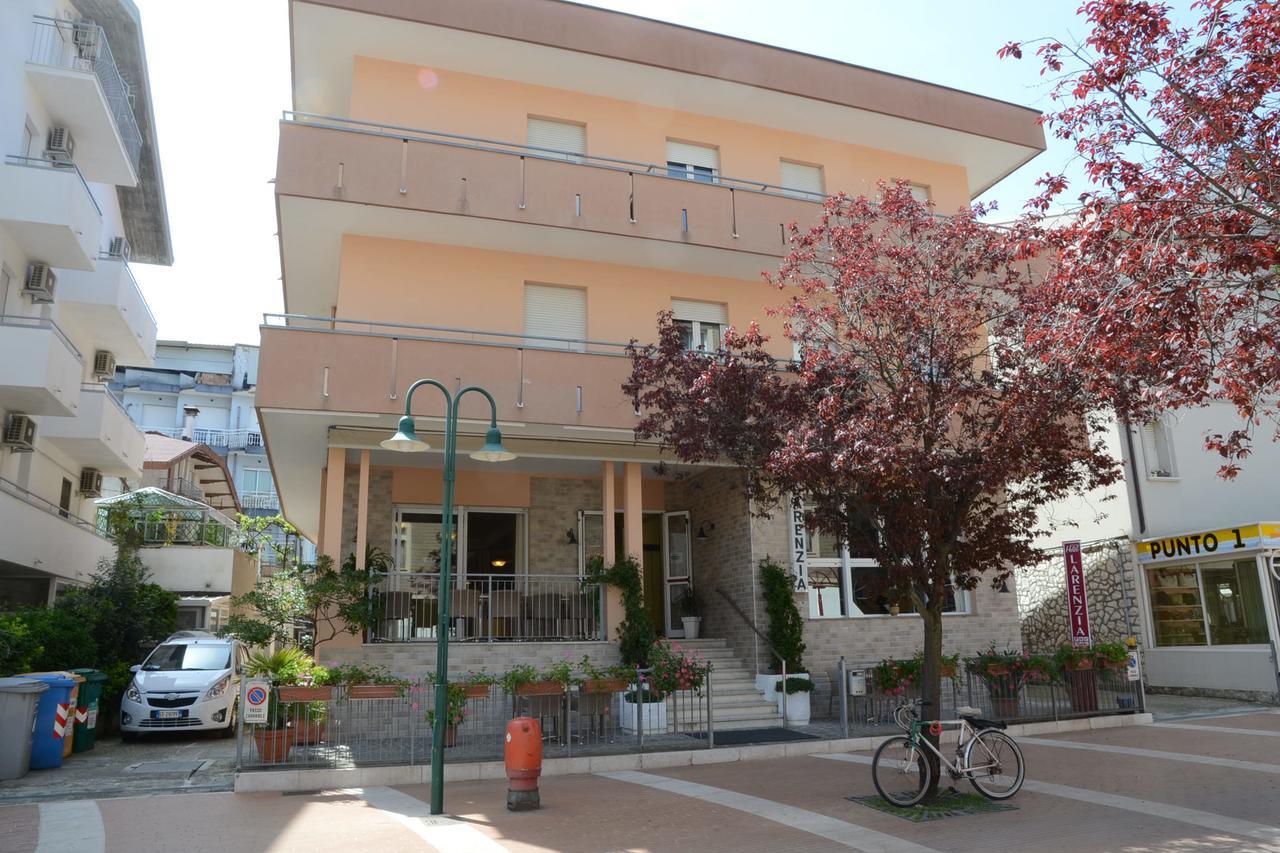 קאטוליקה Albergo Larenzia מראה חיצוני תמונה