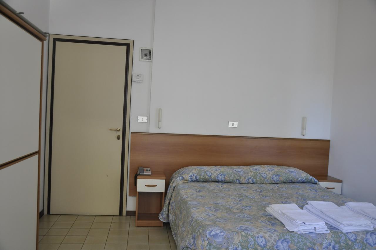 קאטוליקה Albergo Larenzia מראה חיצוני תמונה